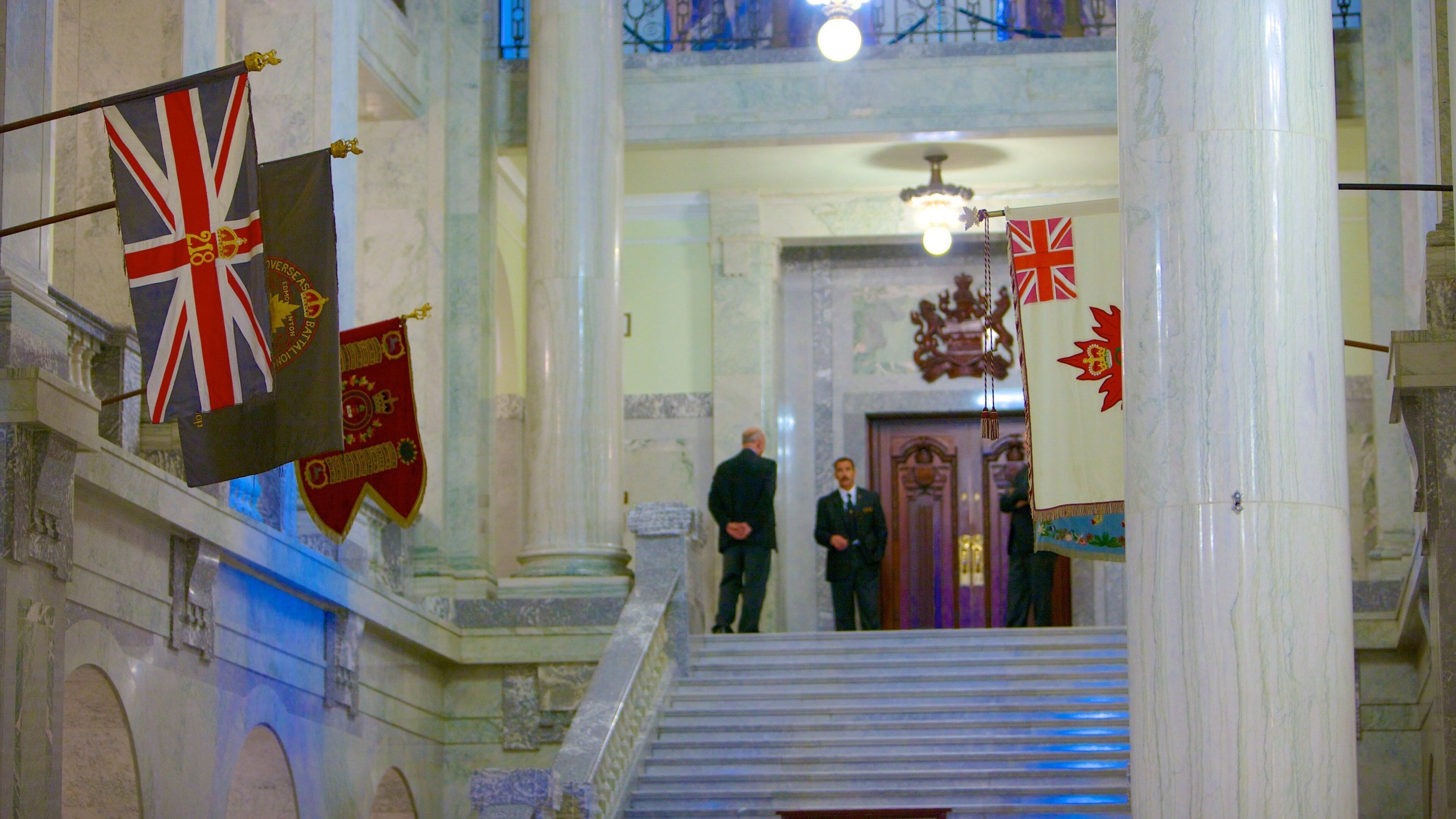 Edificio de la Legislatura de Alberta mostrando un edificio administrativo, arquitectura patrimonial y vistas de interior