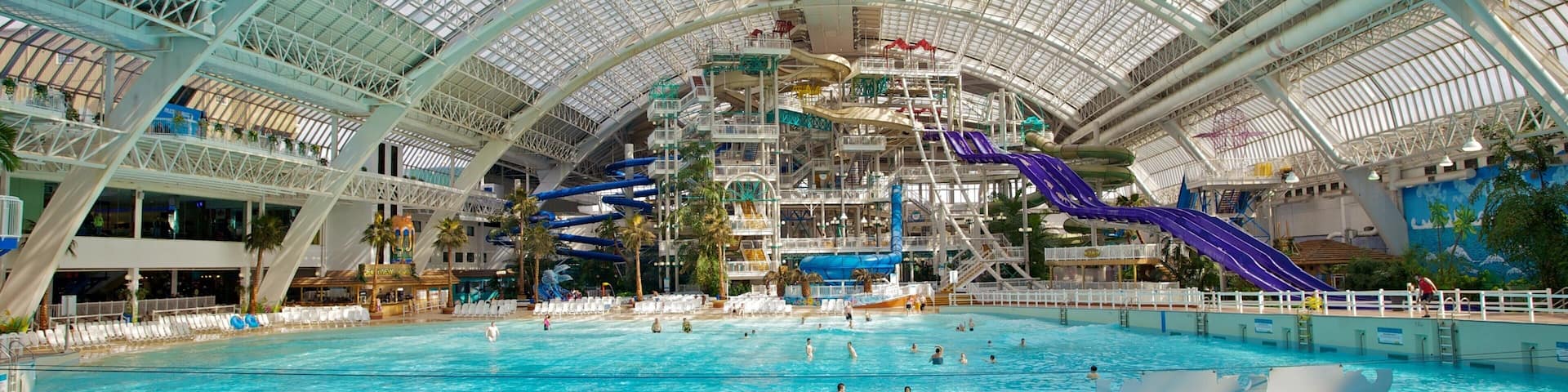 West Edmonton Mall qui includes baignade, balades et vues intérieures