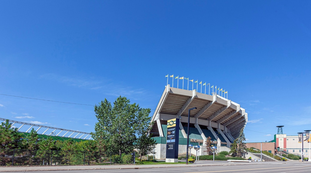 Edmonton_CommonwealthStadium_501028-2