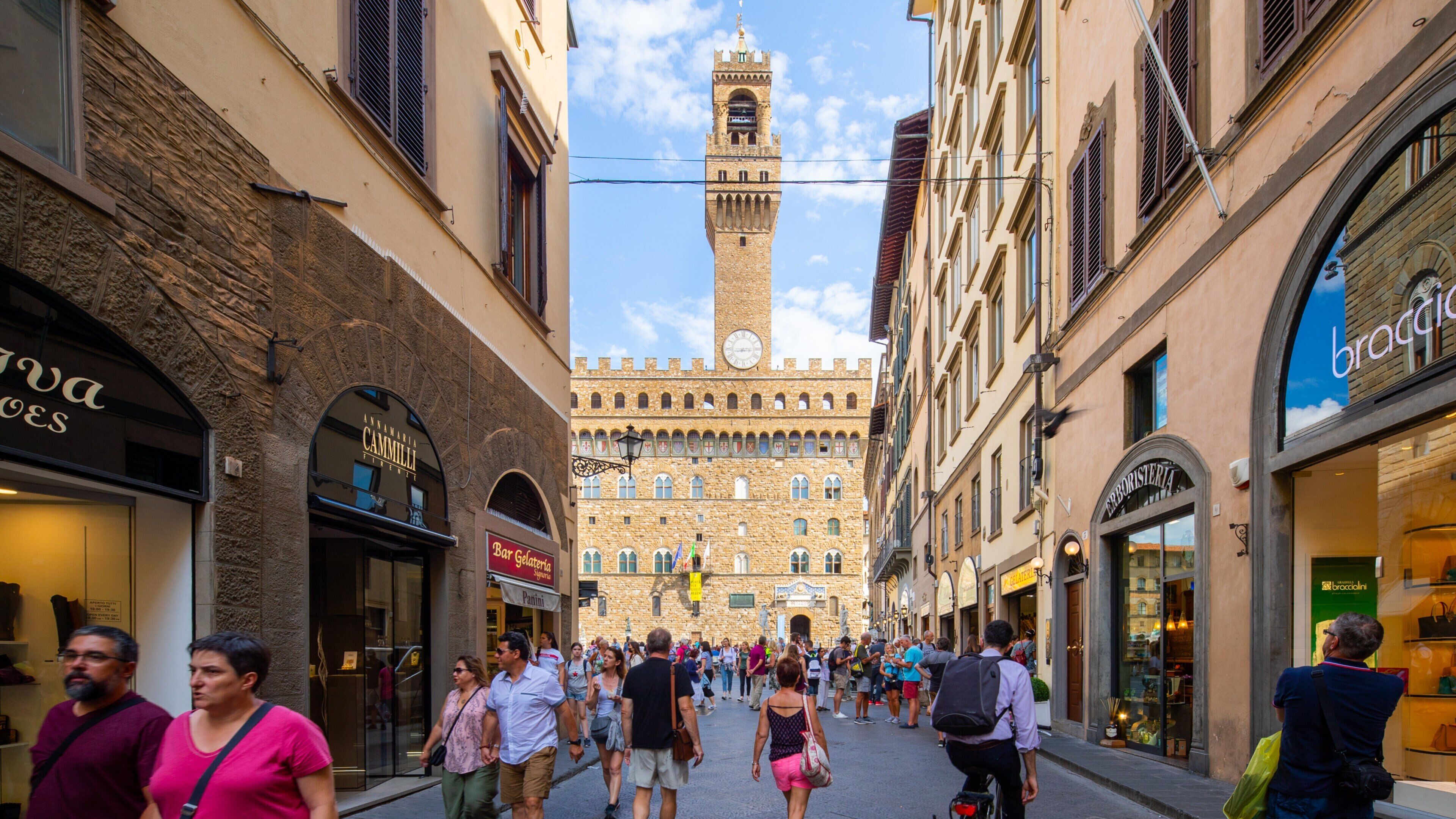 Palazzo Vecchio which includes heritage architecture, street scenes and a city