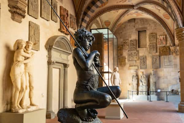 Bargello featuring a statue or sculpture and heritage elements