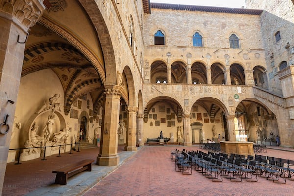 Bargello which includes heritage elements