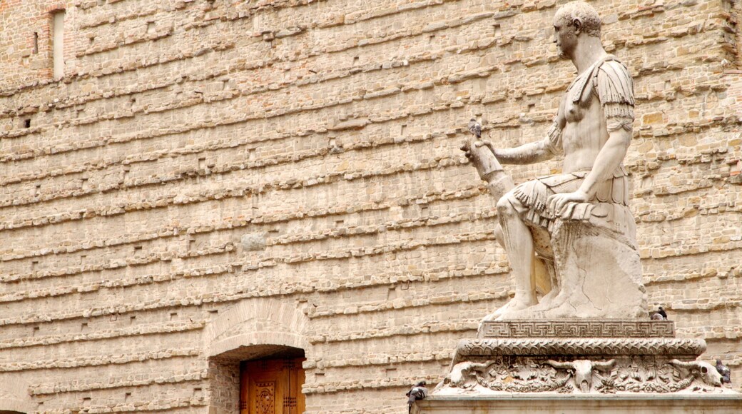 San Lorenzo Church showing a statue or sculpture and heritage architecture