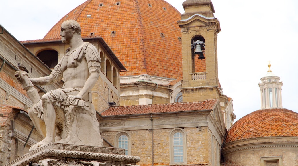 San Lorenzo-kyrkan presenterar historisk arkitektur, religiösa aspekter och en staty eller skulptur