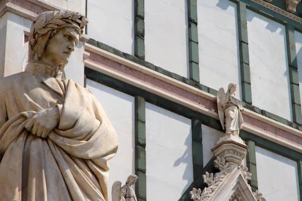Santa Croce das einen religiöse Elemente, historische Architektur und Statue oder Skulptur