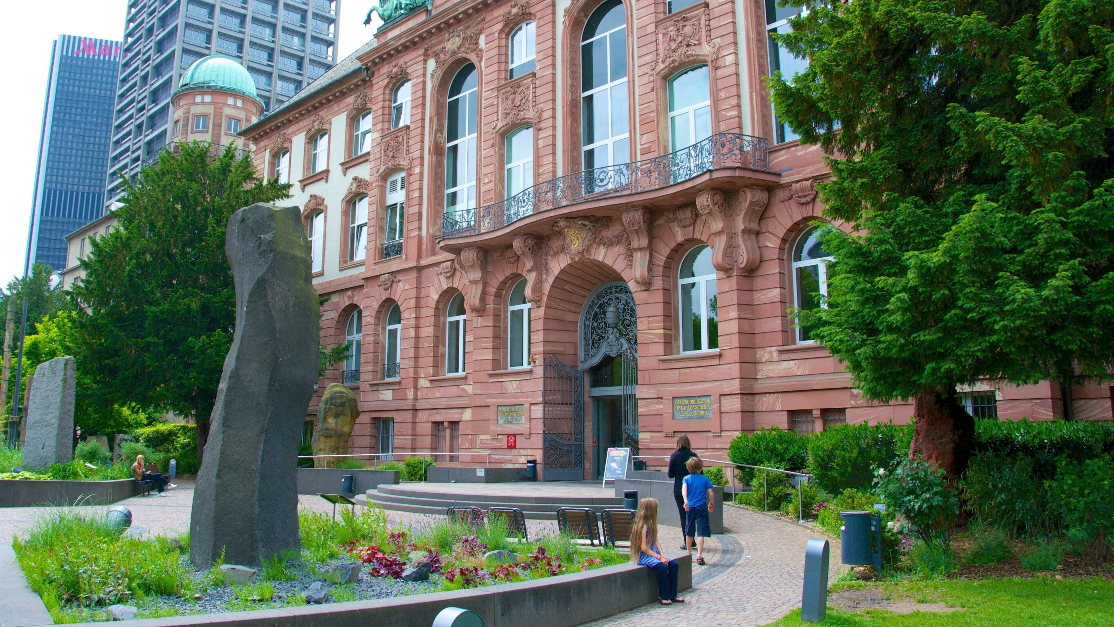 Naturmuseum Senckenberg mit einem Stadt