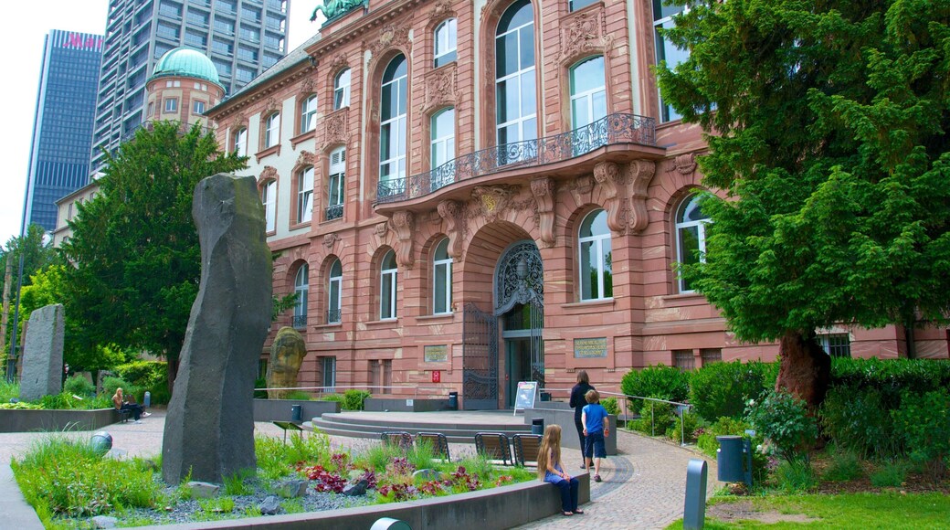 Naturmuseum Senckenberg mit einem Stadt