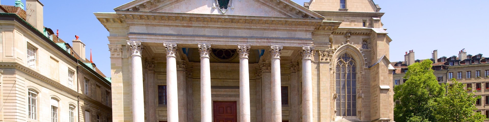 Saint-Pierre Cathedral featuring street scenes and heritage architecture