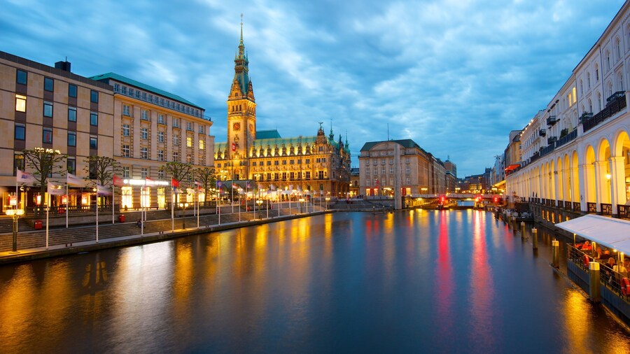 Hamburg City Center which includes a city, heritage architecture and night scenes