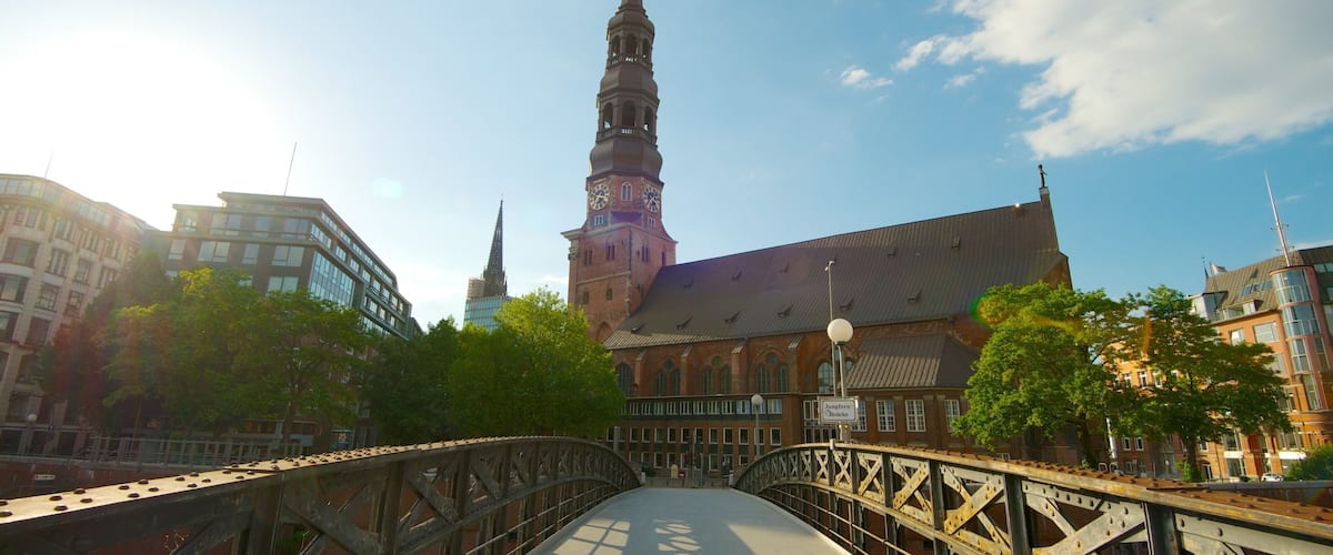 Eglise St. Catherine qui includes pont, patrimoine architectural et église ou cathédrale