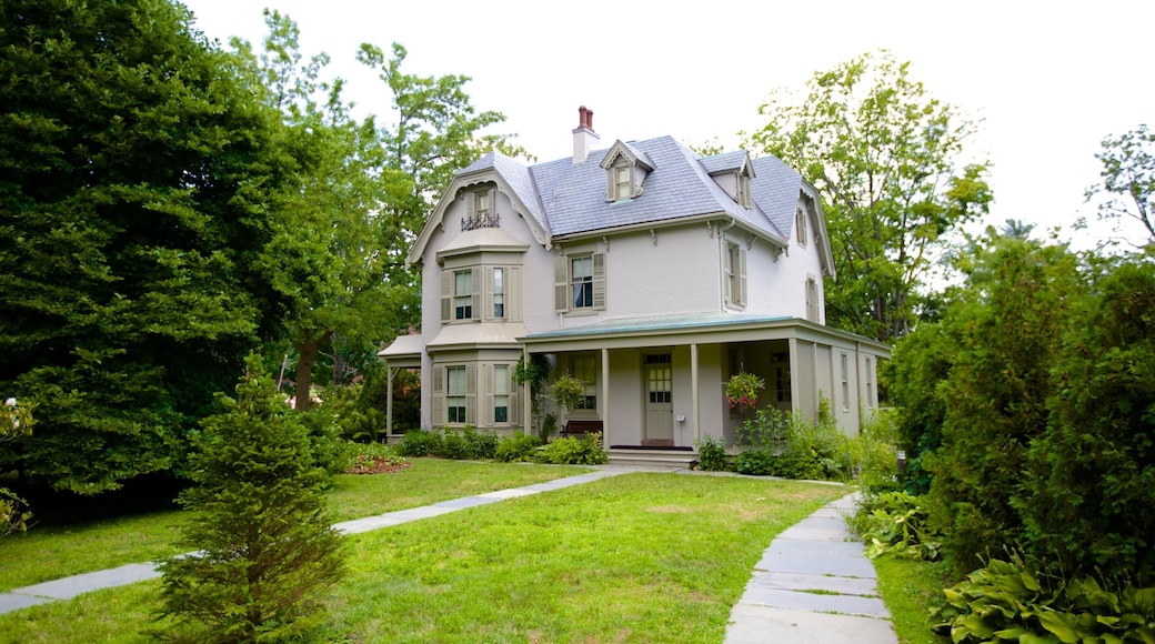 Mark Twain House featuring a house and heritage architecture