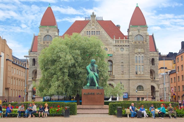 National Theater showing heritage architecture, theater scenes and a statue or sculpture