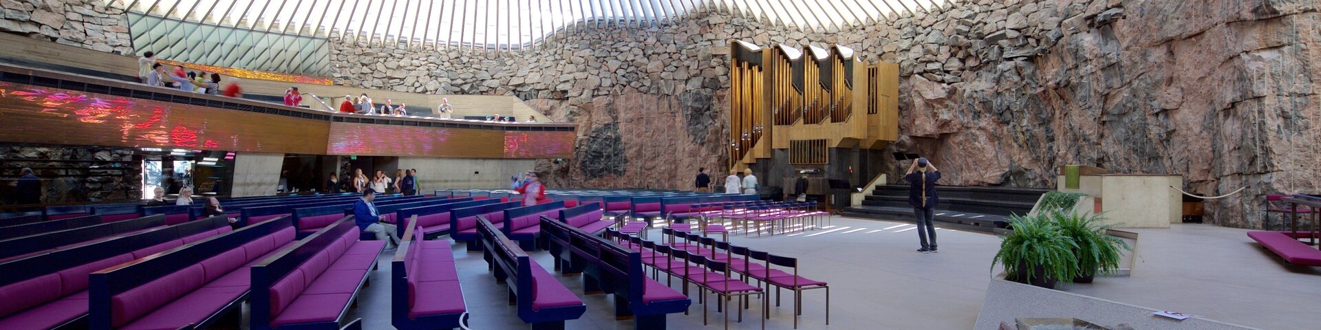 Igreja Temppeliaukio mostrando uma igreja ou catedral e vistas internas
