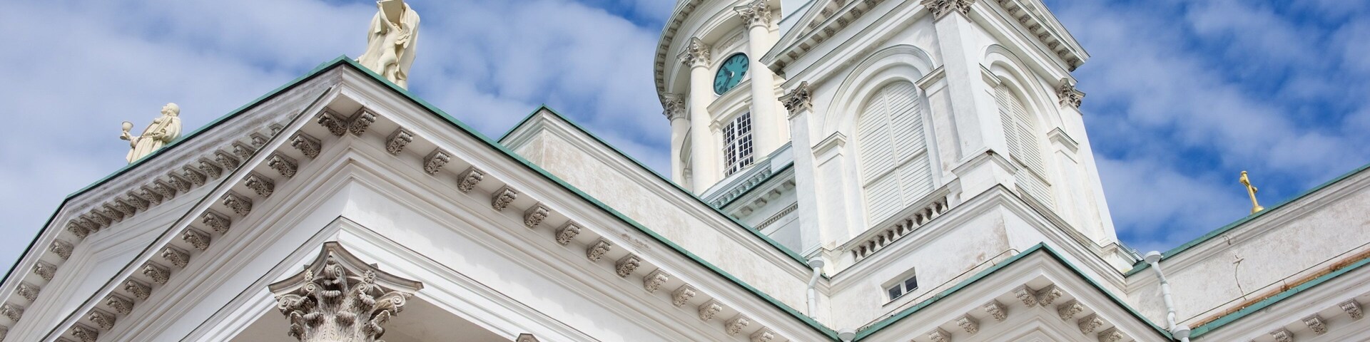 Catedral de Helsinki ofreciendo una iglesia o catedral y arquitectura patrimonial