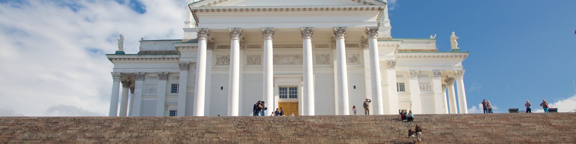 Catedral de Helsinki ofreciendo una iglesia o catedral
