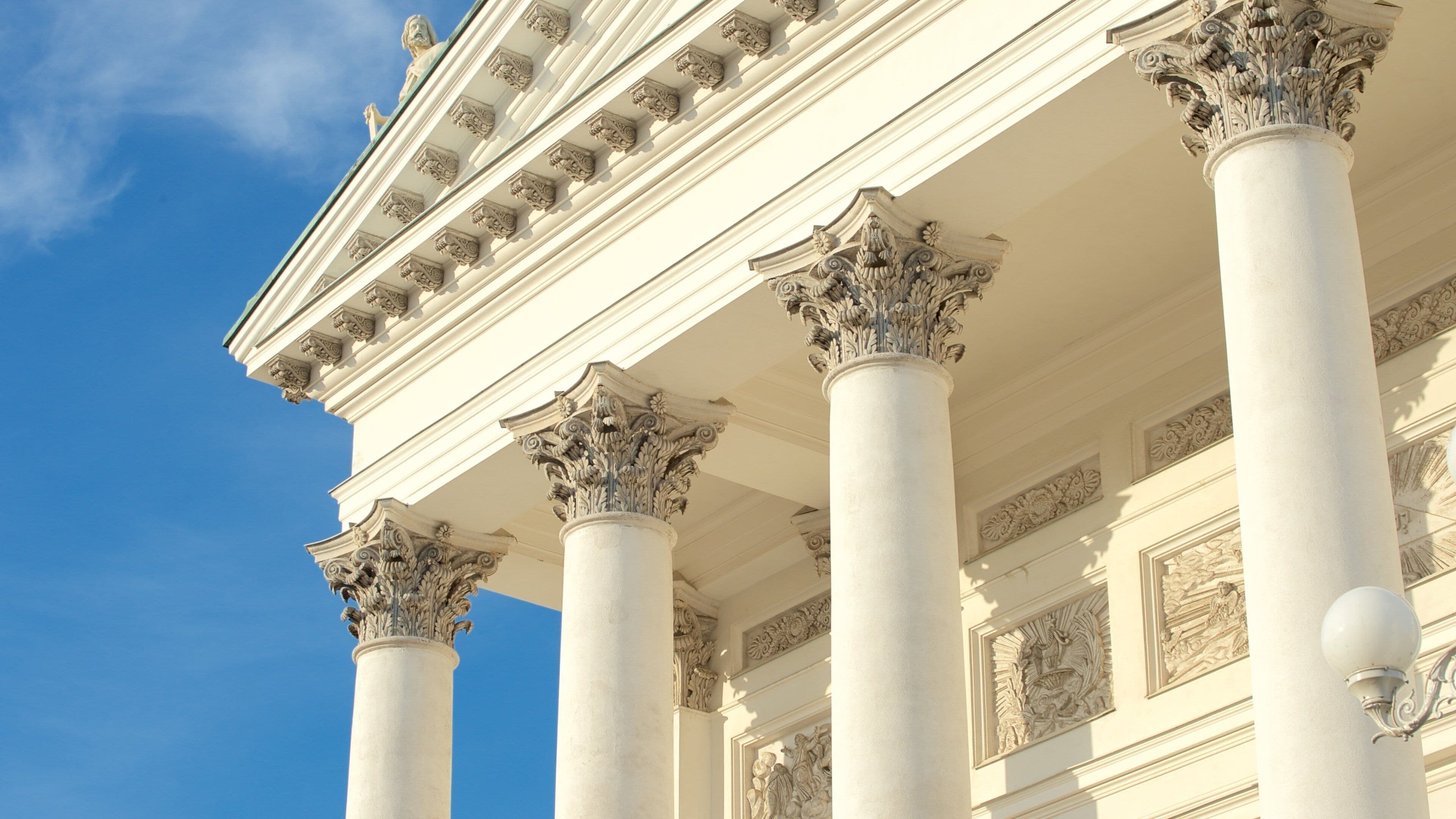 Kathedraal van Helsinki toont historische architectuur en een kerk of kathedraal