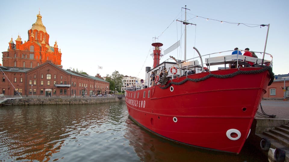 Uspenski Cathedral showing a marina