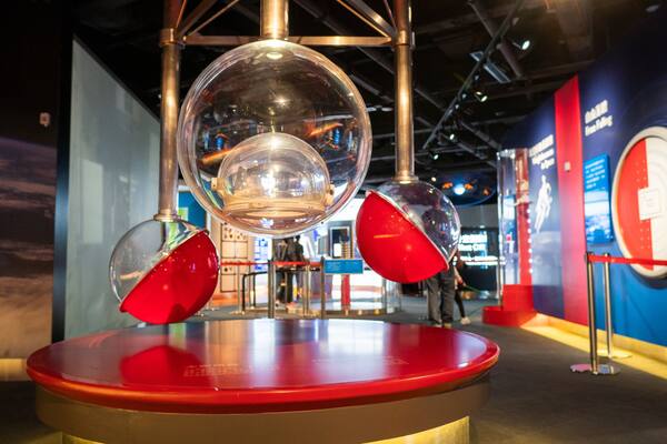 Hong Kong Space Museum featuring interior views