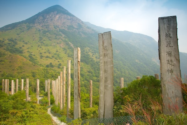Po Lin Monastery showing a monument, mountains and landscape views