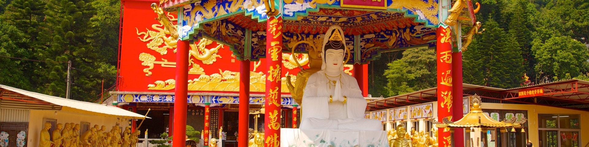 Mosteiro dos Dez Mil Budas que inclui aspectos religiosos e um templo ou local de adoração