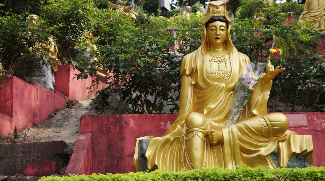 만불사 을 보여주는 종교적 요소 과 동상 또는 조각상
