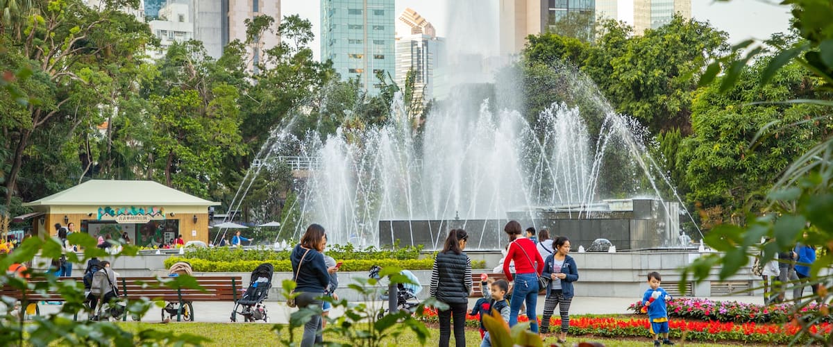 Hong Kong Zoo and Botanical Gardens featuring a fountain and a park as well as a family