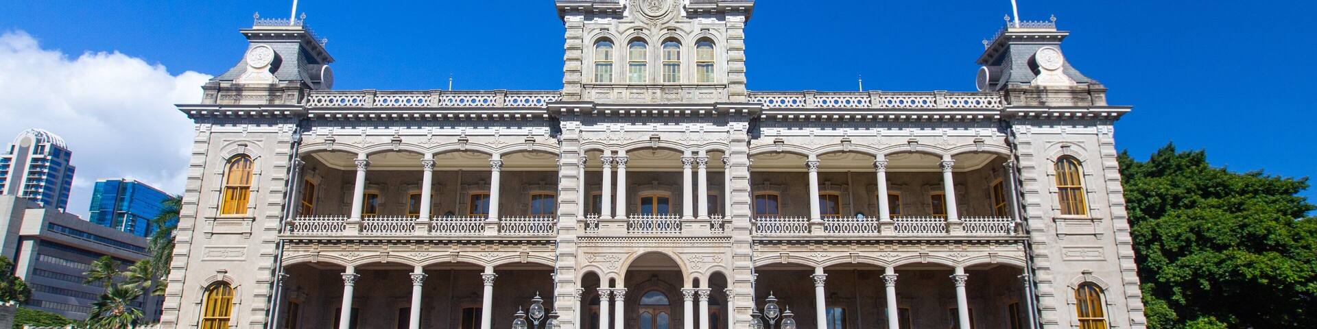 Iolani Palace showing heritage architecture