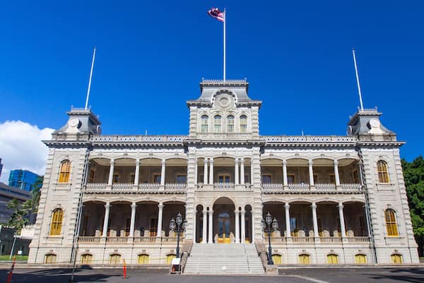 Iolani Palace showing heritage architecture
