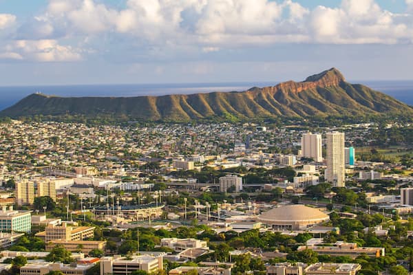 Diamond Head showing mountains, landscape views and a city