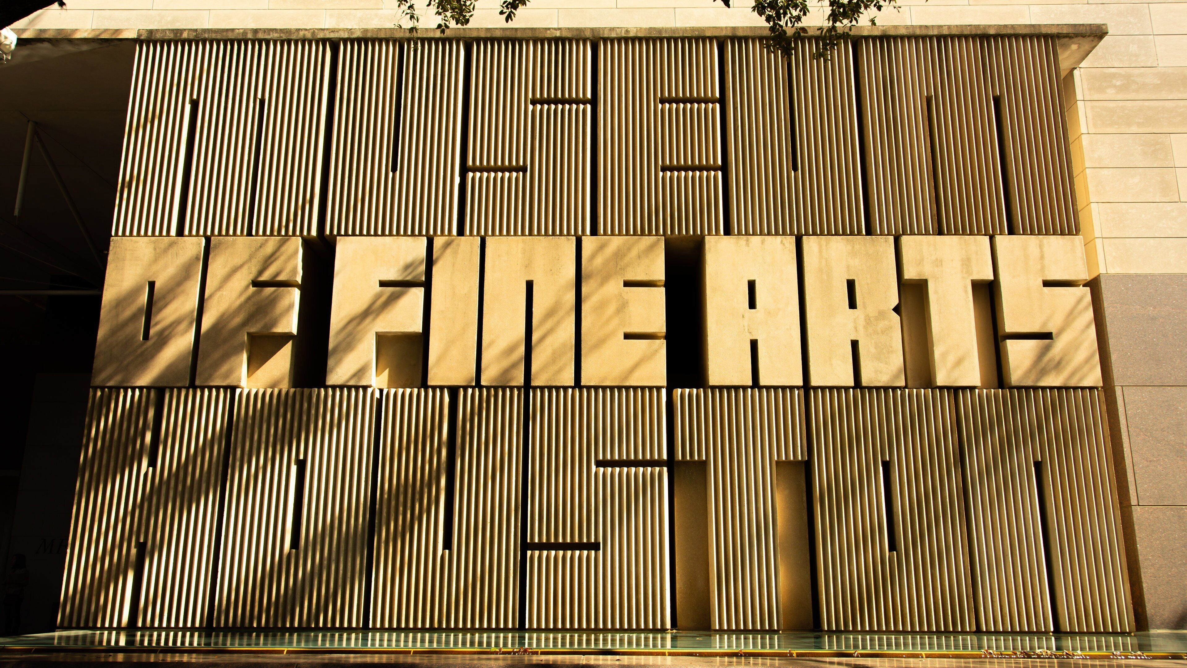 Houston Museum of Fine Arts som inkluderar skyltar