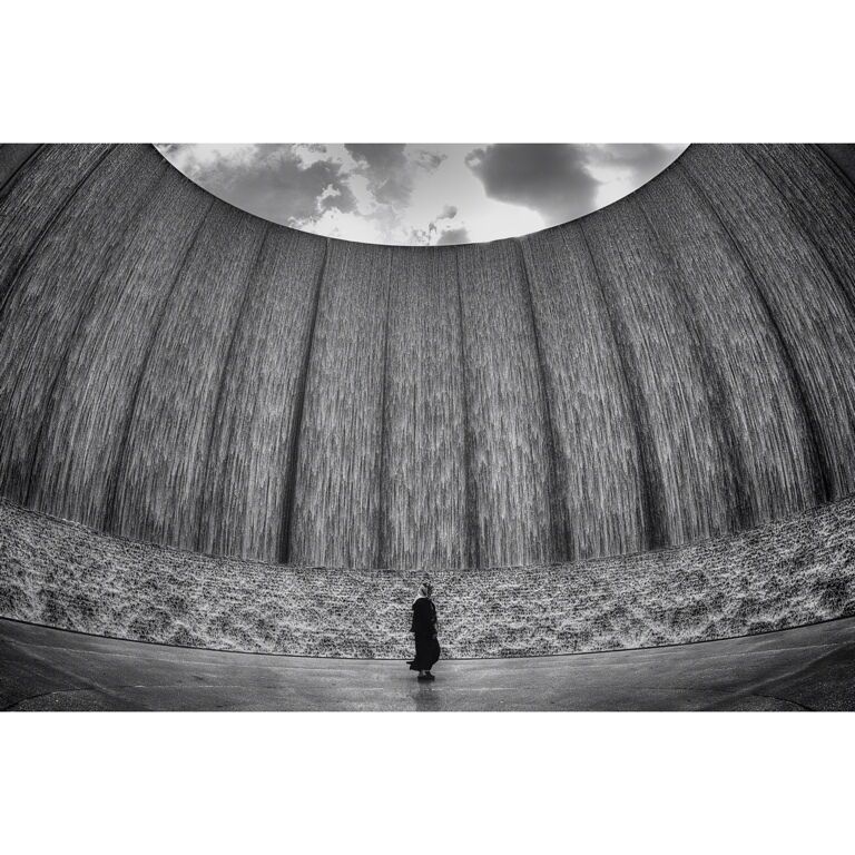 This place is just fun. It's a wall. There's water. A water wall. Simply put. But a great photographic opportunity awaits you here. :)