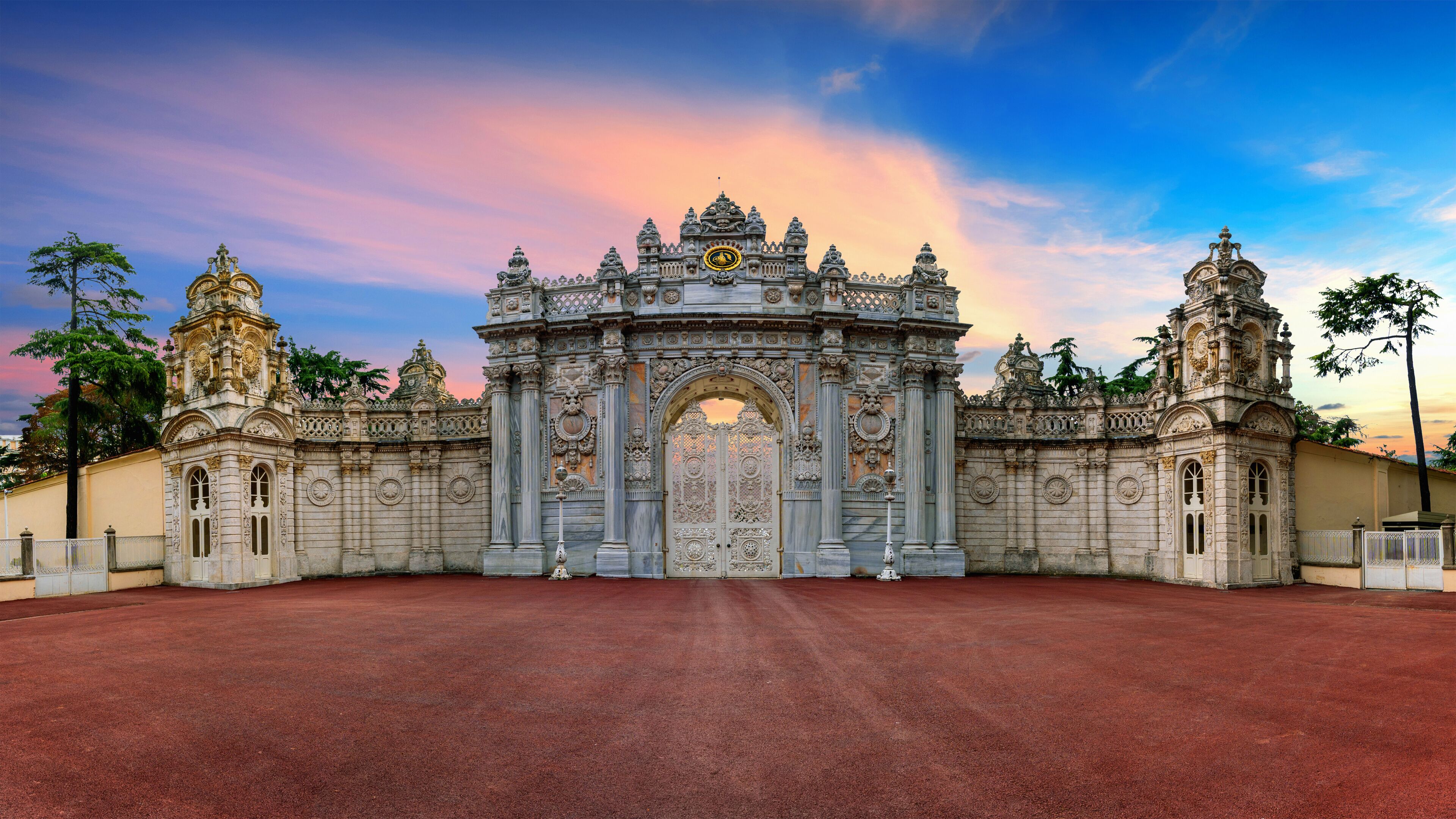 Entrance gate of Dolmabahce Palace in Istanbul, Turkey.