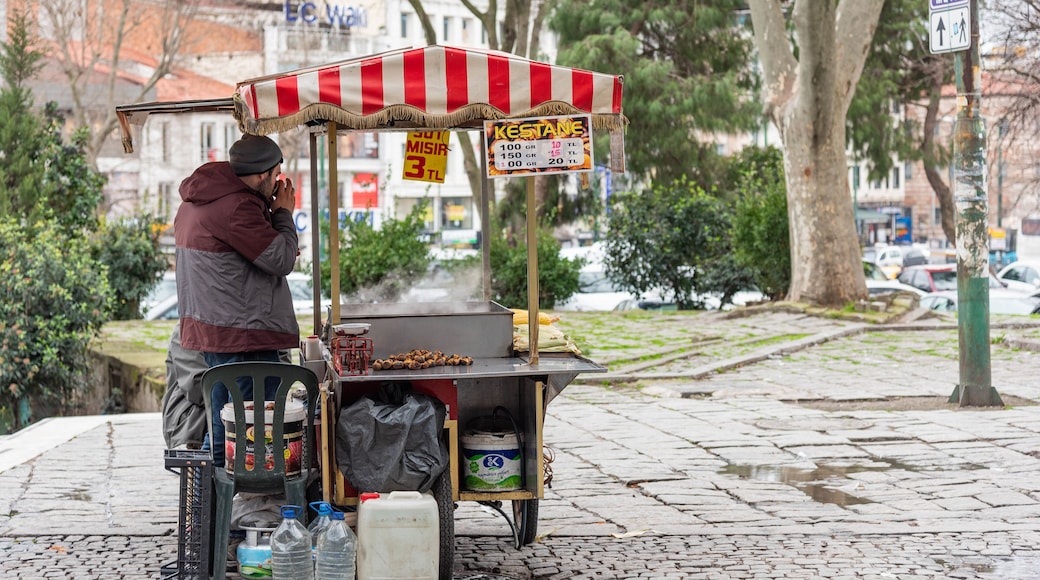 Beyazit Mosque showing markets as well as an individual male