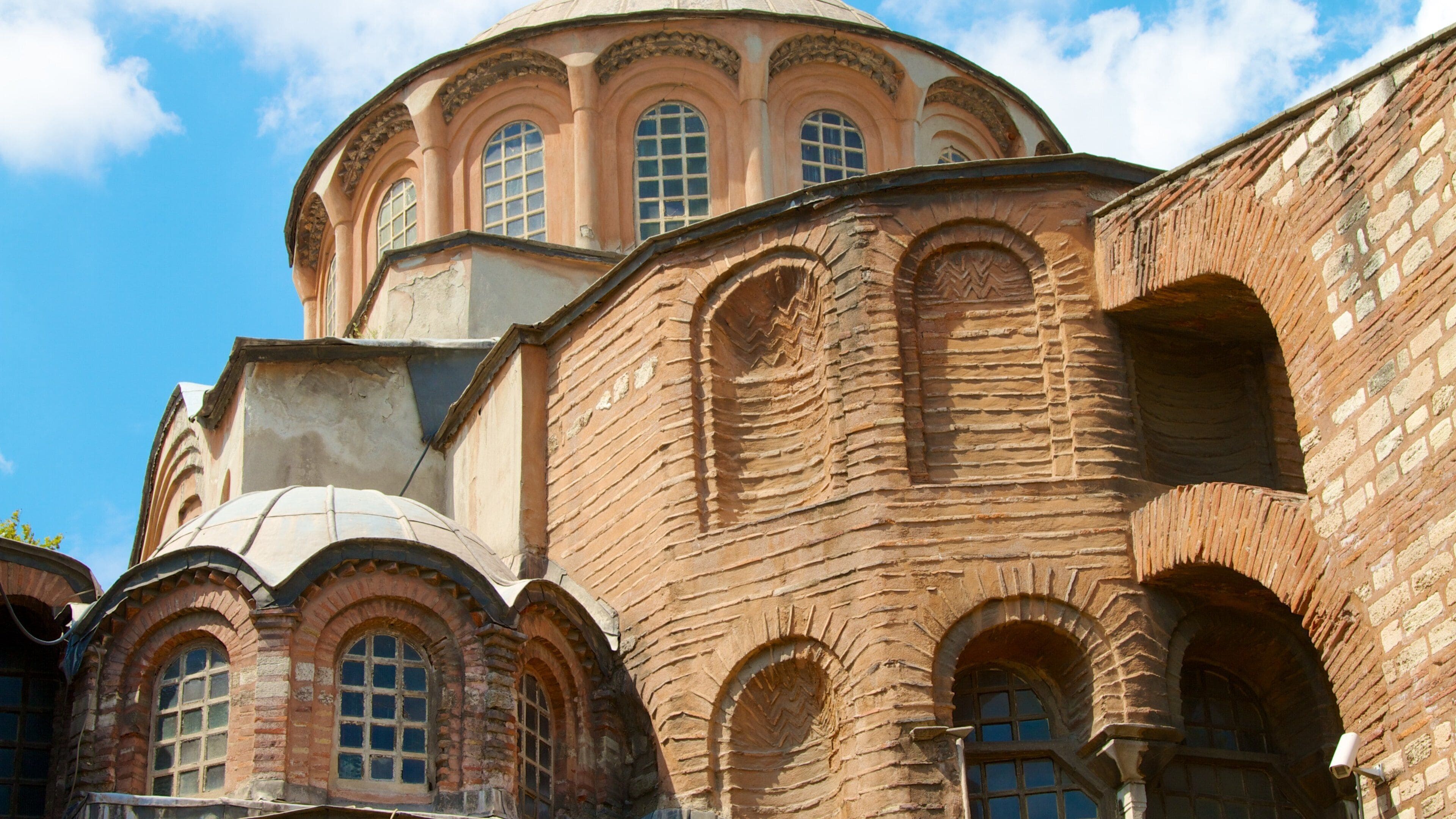 Iglesia de San Salvador de Cora mostrando arquitectura patrimonial