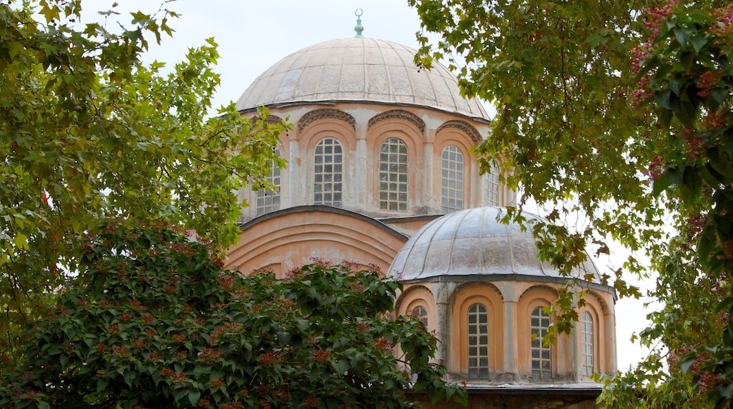 Iglesia de San Salvador de Cora que incluye elementos patrimoniales