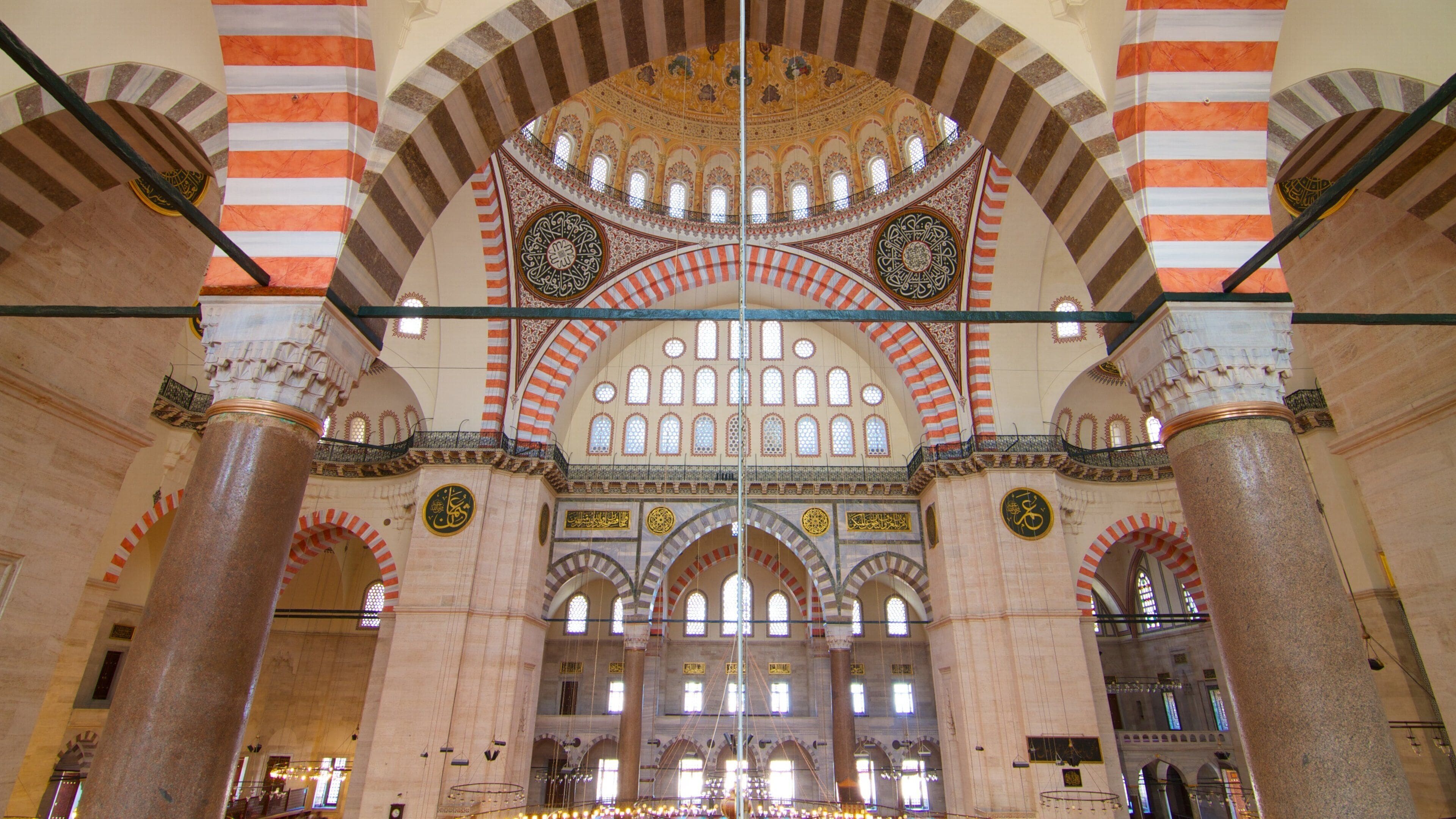 スレイマニエ モスク フィーチャー モスク と 屋内の眺め