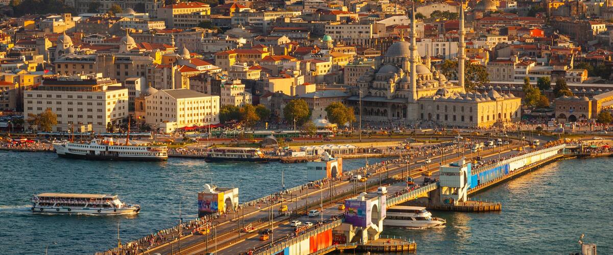 Tour de Galata qui includes ville, pont et rivière ou ruisseau