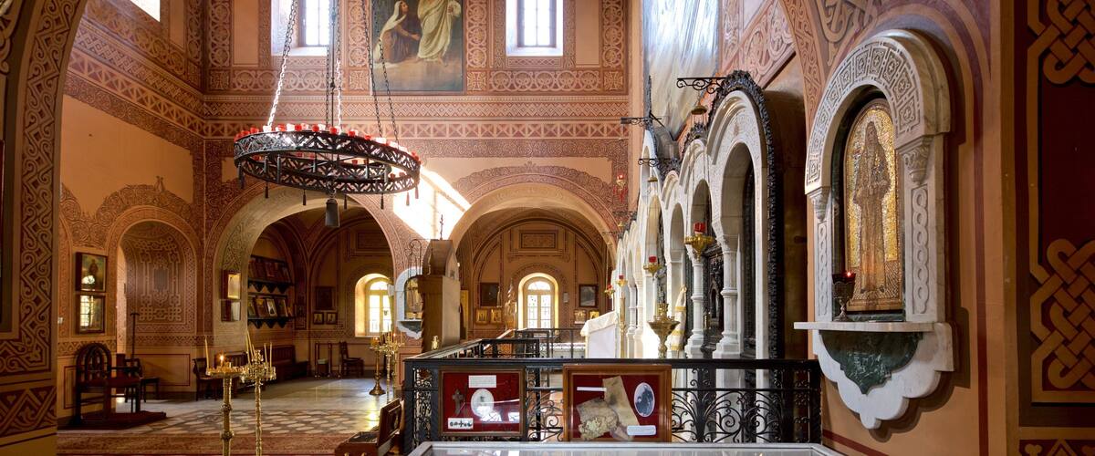 Iglesia de María Magdalena mostrando elementos patrimoniales, vistas de interior y arte