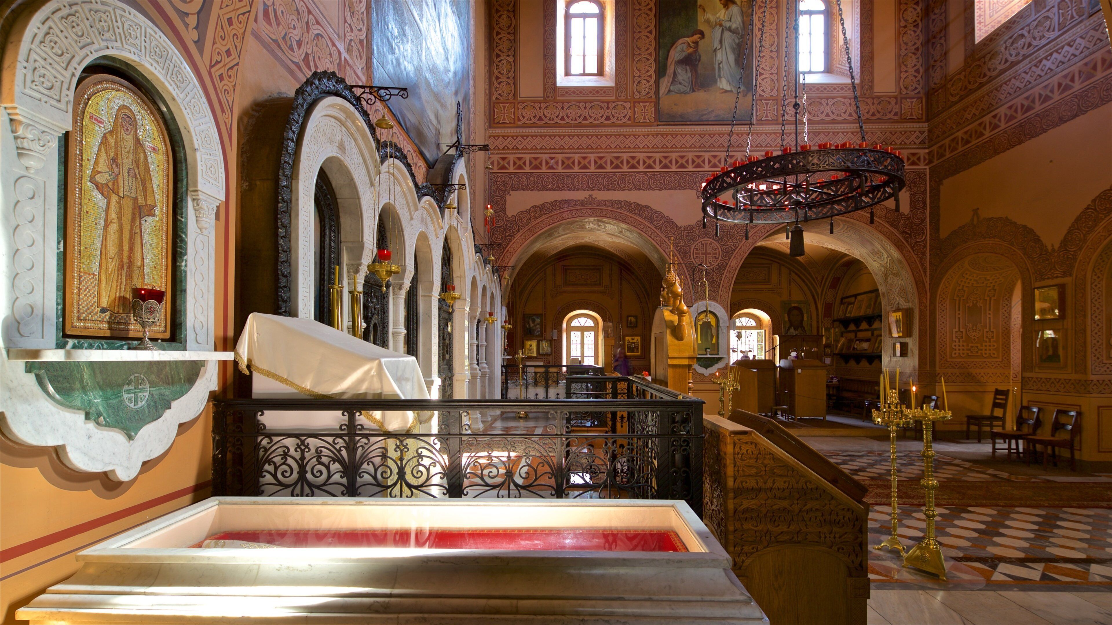 Iglesia de María Magdalena que incluye una iglesia o catedral, vistas de interior y elementos patrimoniales