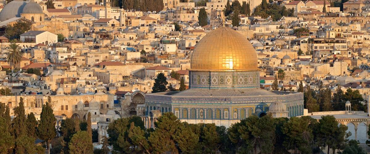 Dome of the Rock which includes heritage architecture, a city and landscape views