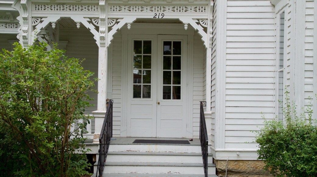 Harry S. Truman National Historic Site ofreciendo una casa y elementos patrimoniales