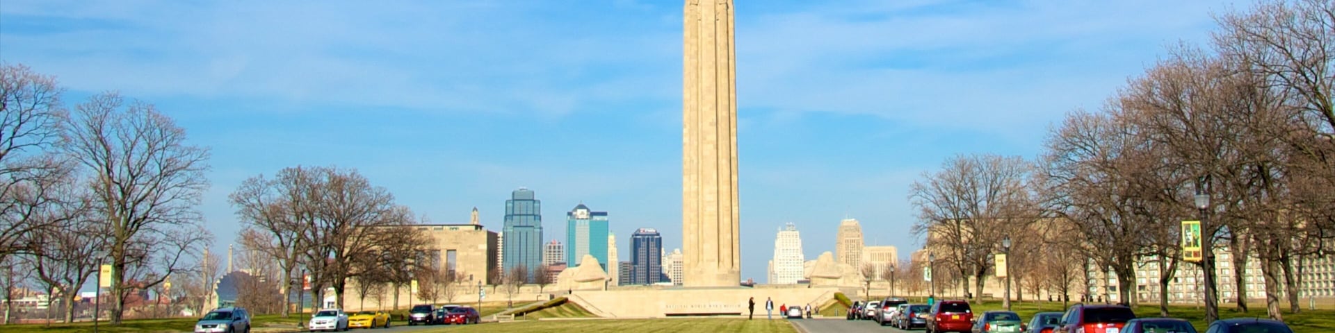 Liberty Memorial showing a memorial, a city and street scenes