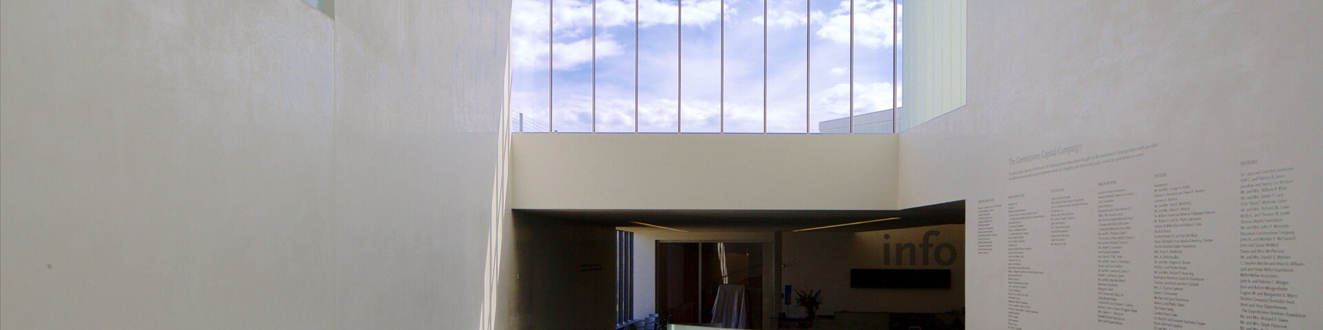 Nelson-Atkins Museum of Art que incluye vistas de interior