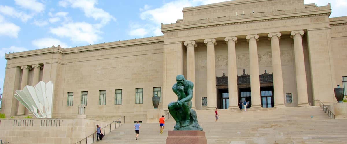 Nelson-Atkins Museum of Art presenterar historisk arkitektur och en staty eller skulptur