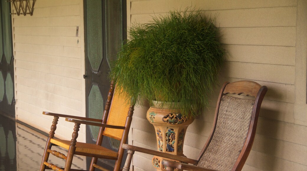 Grove Farm Homestead que incluye patrimonio de arquitectura