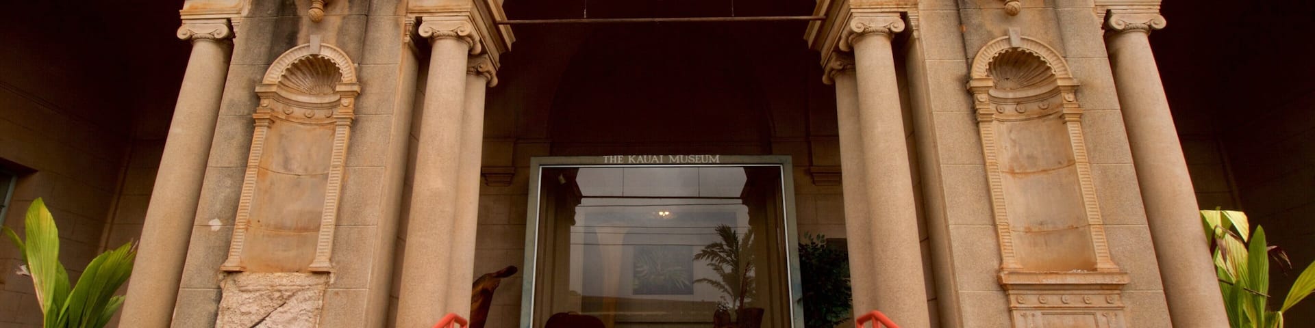 The Kauai Museum entrance with classical architecture, including arches and columns.