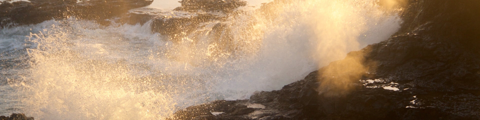 Spouting Horn showing general coastal views and a pebble beach