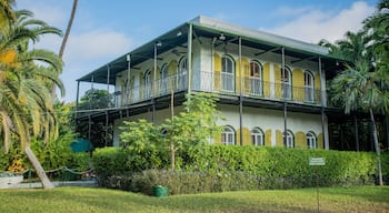 Ernest Hemingway Home and Museum featuring heritage elements and a house