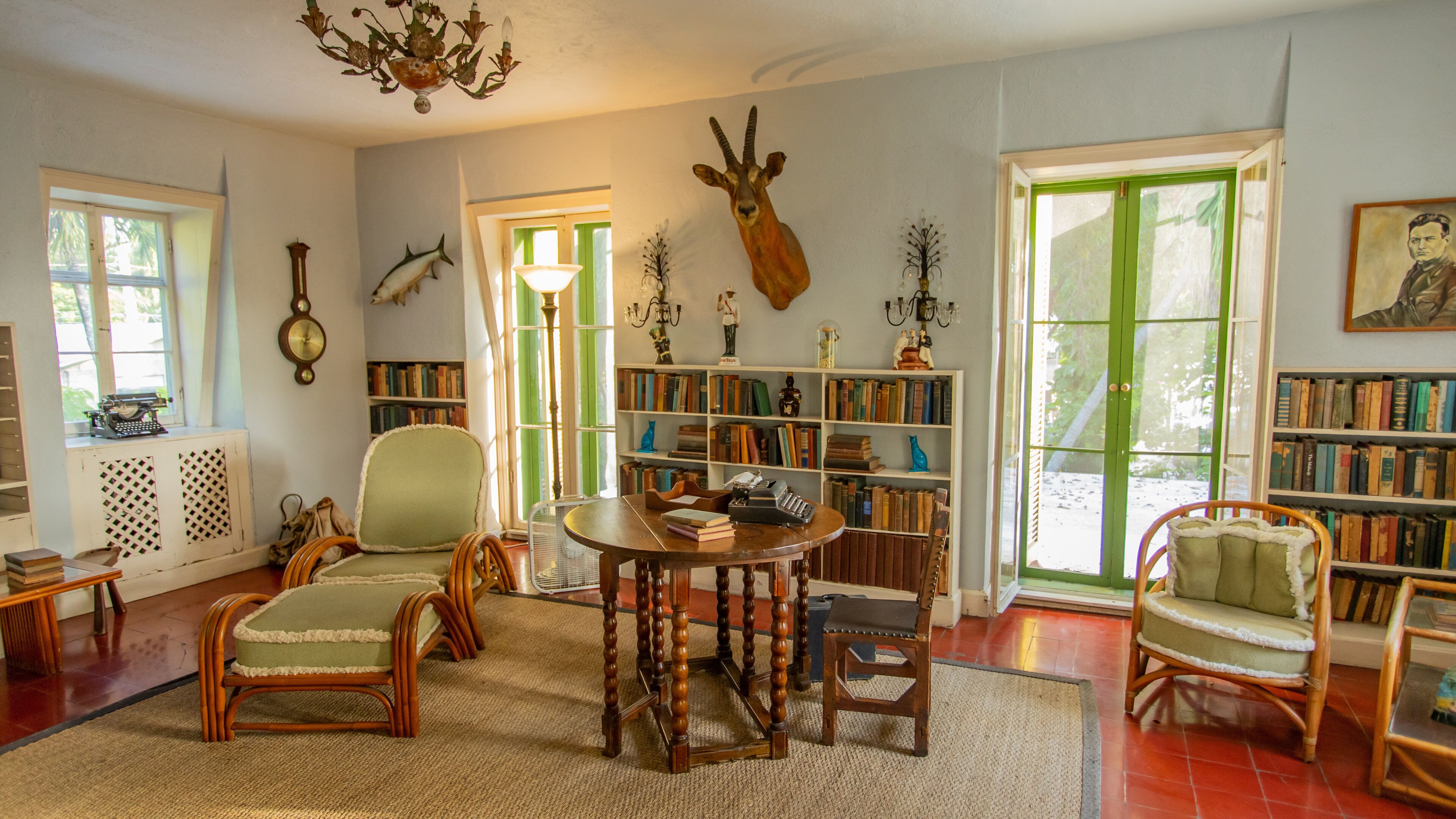 Ernest Hemingway Home and Museum which includes interior views, a house and heritage elements