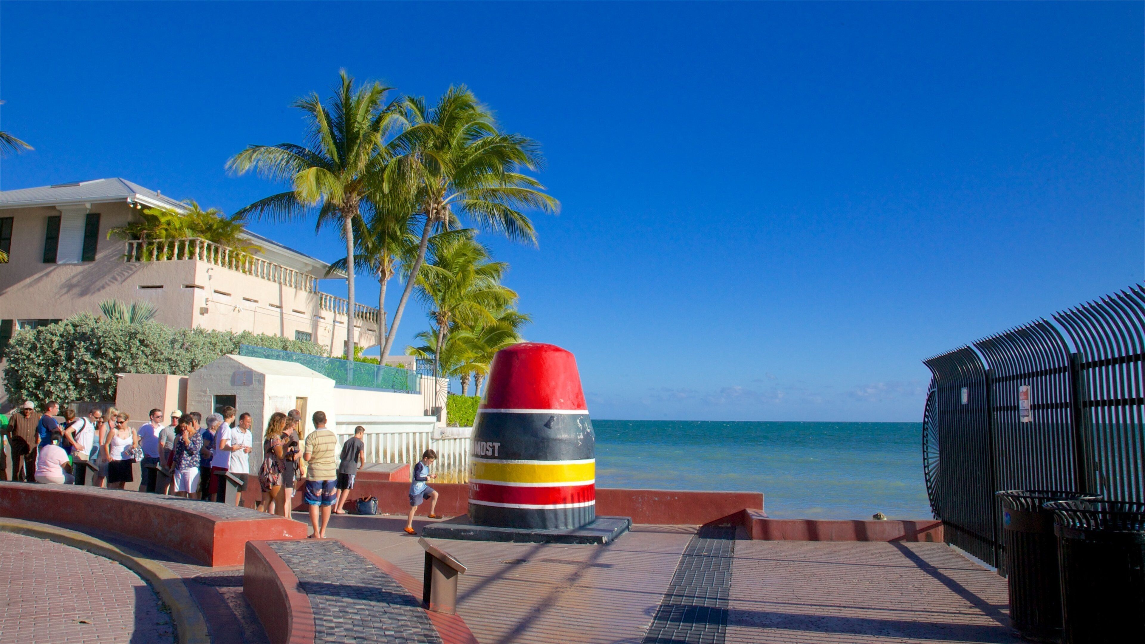 Redondo Beach que incluye paseos en lancha y una marina
